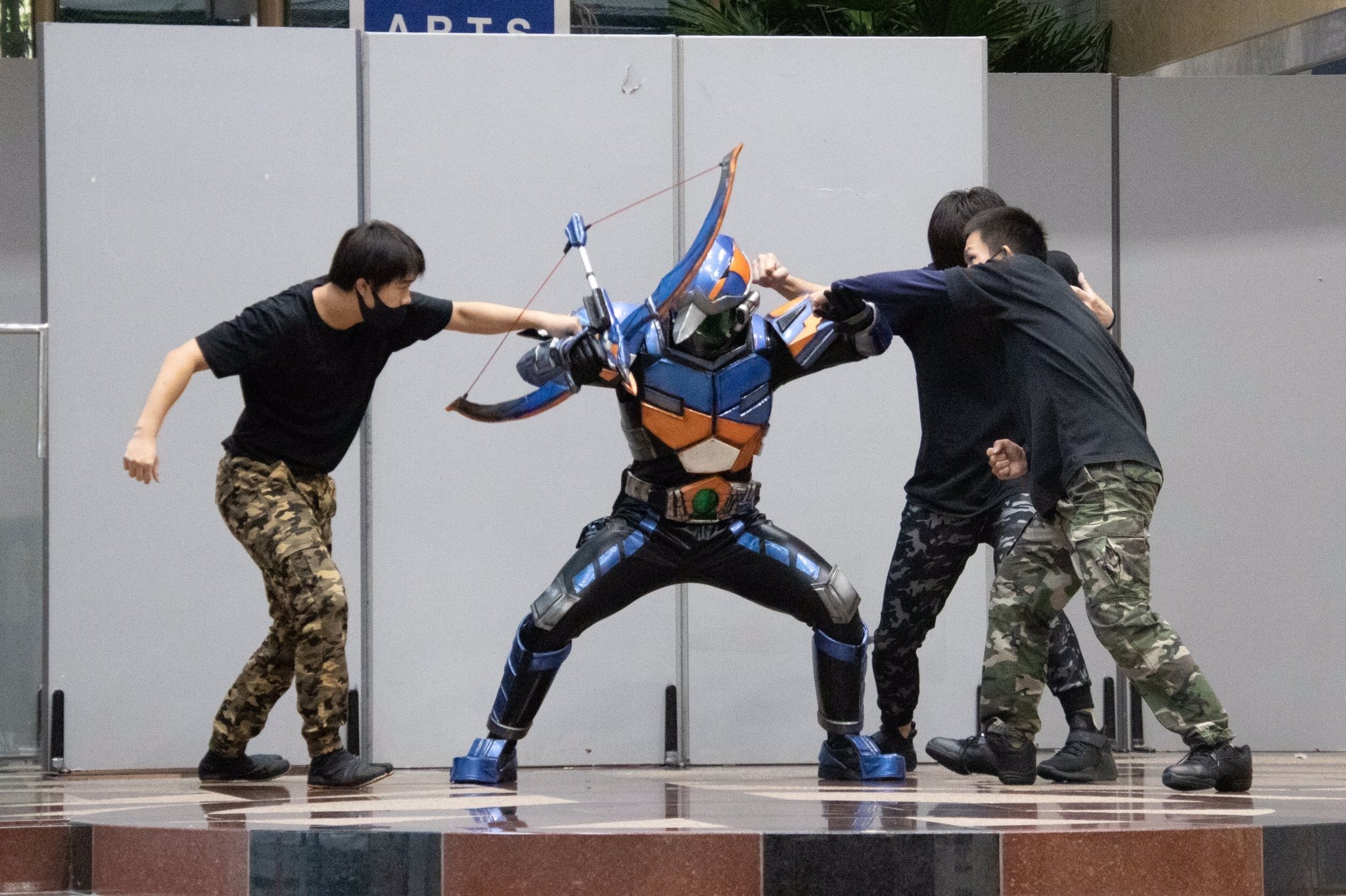 ヒーローショーを体験してみよう！